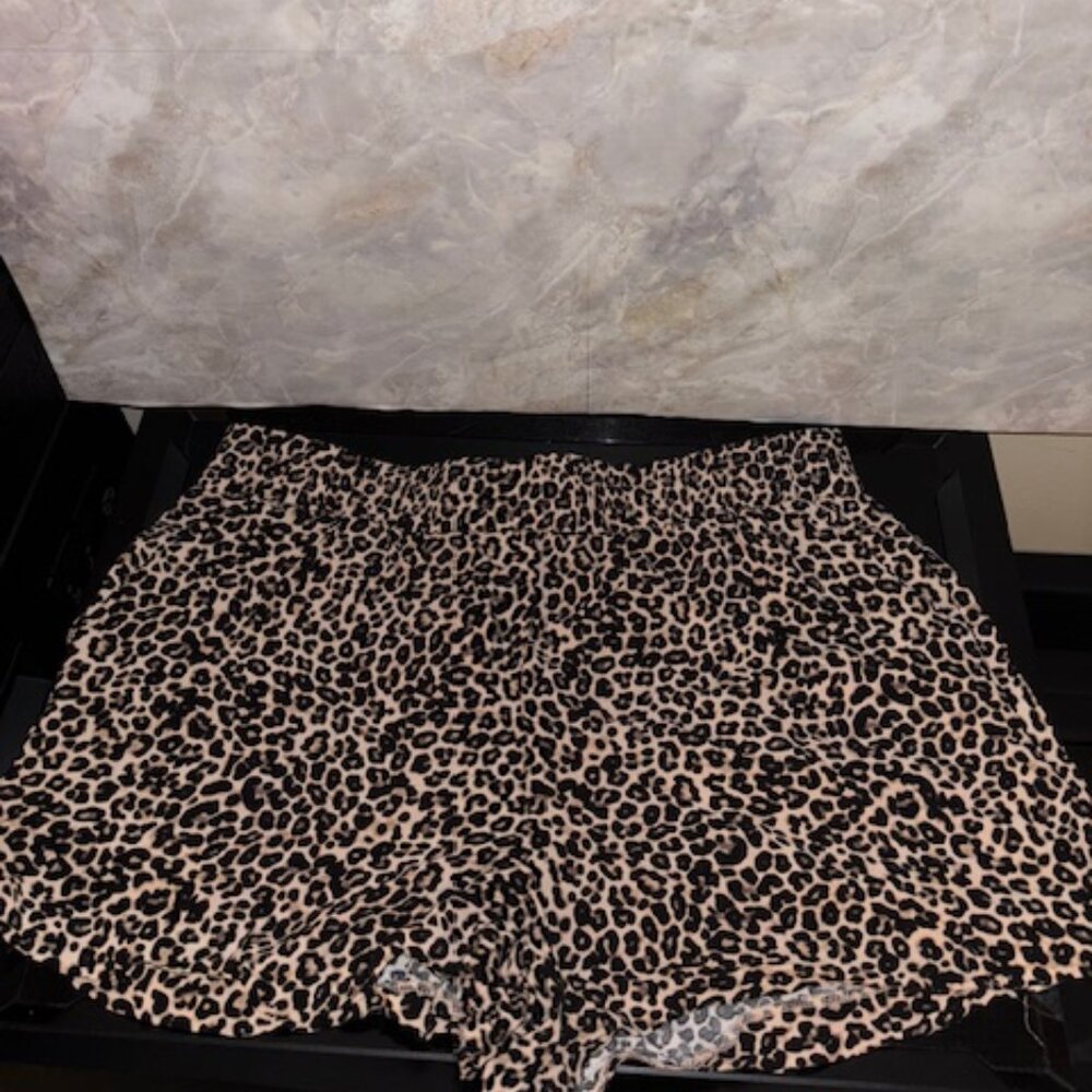 Apt 9 Leopard Print Shorts, Size L, 100% Rayon
